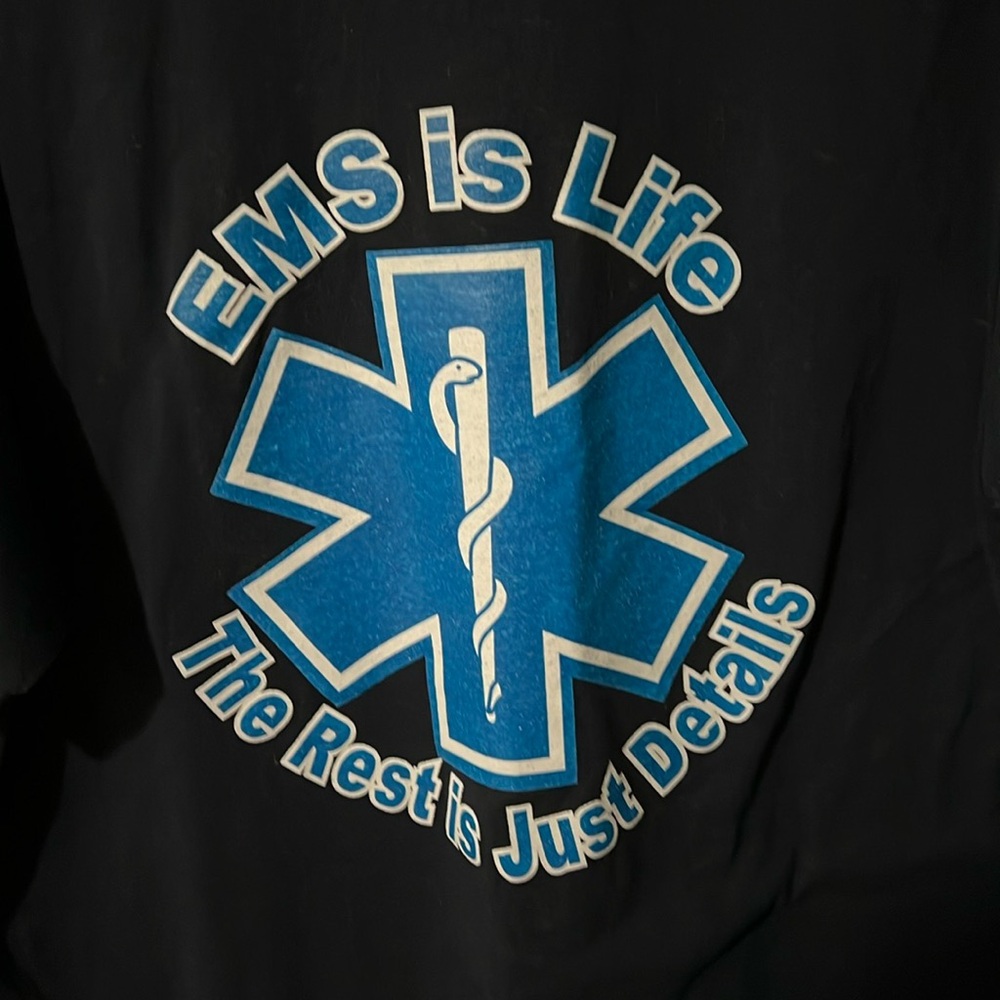EMS T-shirt Navy Size Large by Gildan